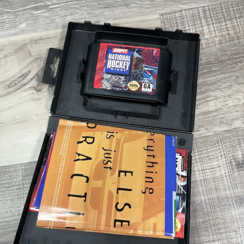 Sega Genesis Model 2 MK-1631 Console Bundle 2 Controllers 11 Games Sonic Carnage